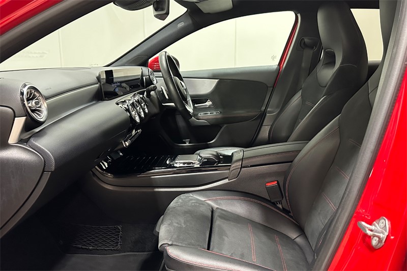 2019 (19) MERCEDES-BENZ A CLASS A200d AMG Line Premium 5dr Auto 5090848