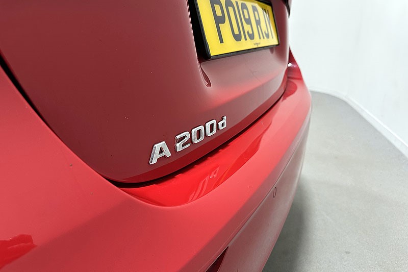 2019 (19) MERCEDES-BENZ A CLASS A200d AMG Line Premium 5dr Auto 5090889