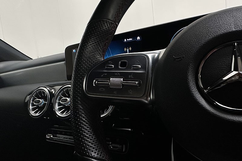 2019 (19) MERCEDES-BENZ A CLASS A200d AMG Line Premium 5dr Auto 5090867