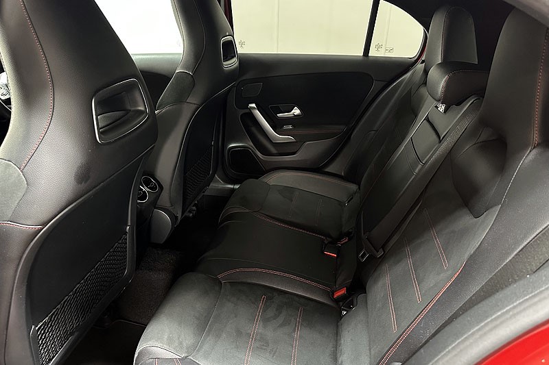 2019 (19) MERCEDES-BENZ A CLASS A200d AMG Line Premium 5dr Auto 5090880