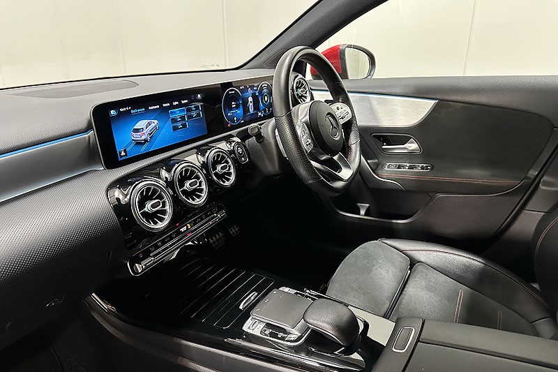 2019 (19) MERCEDES-BENZ A CLASS A200d AMG Line Premium 5dr Auto 5090879