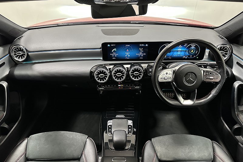2019 (19) MERCEDES-BENZ A CLASS A200d AMG Line Premium 5dr Auto 5090854