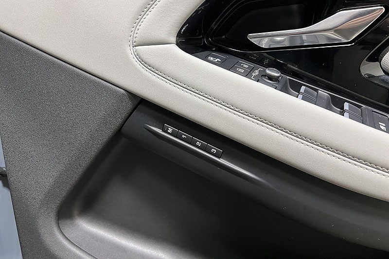 2022 (71) LAND ROVER RANGE ROVER EVOQUE 1.5 P300e R-Dynamic SE 5dr Auto 5050660