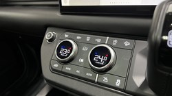 2023 (73) LAND ROVER DEFENDER 3.0 D250 X-Dynamic HSE 110 5dr Auto 5060192