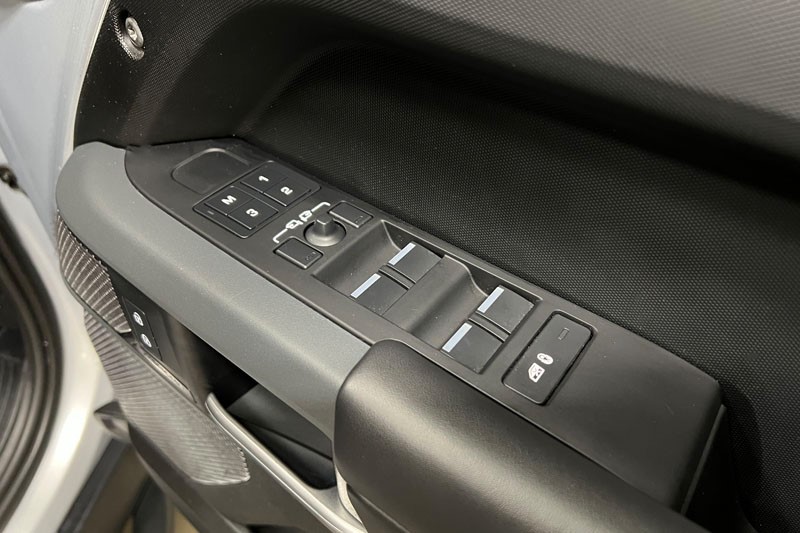 2023 (73) LAND ROVER DEFENDER 3.0 D250 X-Dynamic HSE 110 5dr Auto 5060180