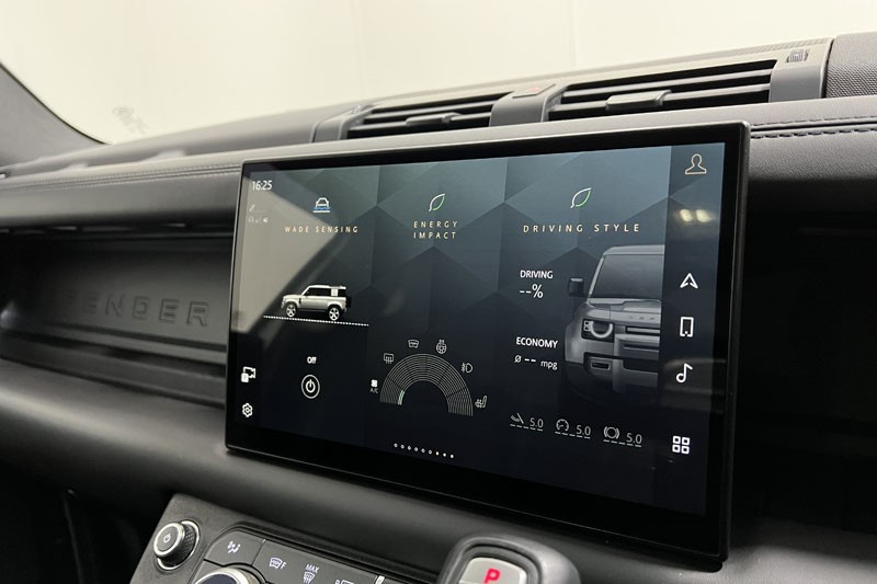 2023 (73) LAND ROVER DEFENDER 3.0 D250 X-Dynamic HSE 110 5dr Auto 5060197