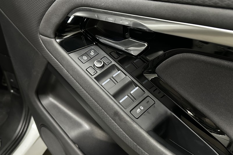 2019 (69) LAND ROVER RANGE ROVER EVOQUE 2.0 D150 R-Dynamic 5dr 2WD 5069598