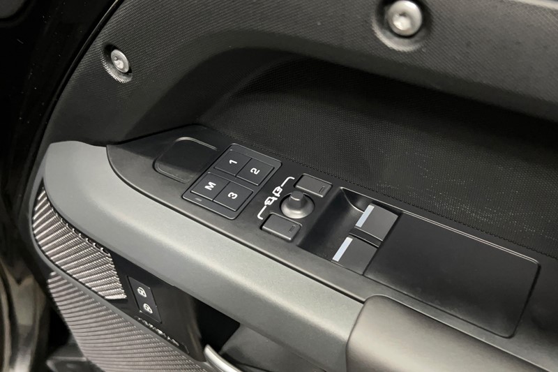 2024 (24) LAND ROVER DEFENDER 3.0 D250 X-Dynamic HSE 90 3dr Auto 5108296