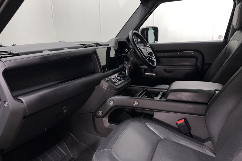2024 (24) LAND ROVER DEFENDER 3.0 D250 X-Dynamic HSE 90 3dr Auto 5108320