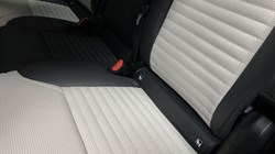 2024 (74) LAND ROVER DISCOVERY 3.0 D350 Dynamic HSE 5dr Auto 5071664