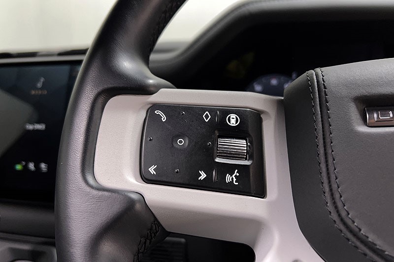 2024 (24) LAND ROVER DEFENDER 3.0 D350 X-Dynamic HSE 90 3dr Auto 5124745