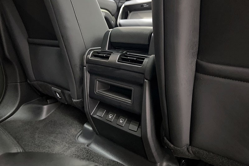 2025 (25) LAND ROVER DEFENDER 3.0 D350 X-Dynamic SE 110 5dr Auto 5118700