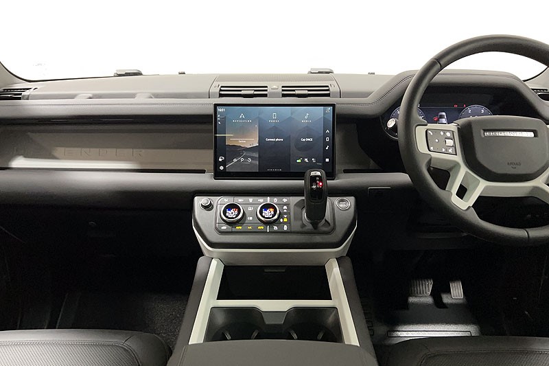 2025 (25) LAND ROVER DEFENDER 3.0 D350 X-Dynamic SE 110 5dr Auto 5118698