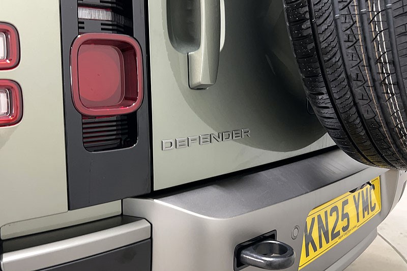 2025 (25) LAND ROVER DEFENDER 3.0 D350 X-Dynamic SE 110 5dr Auto 5118740