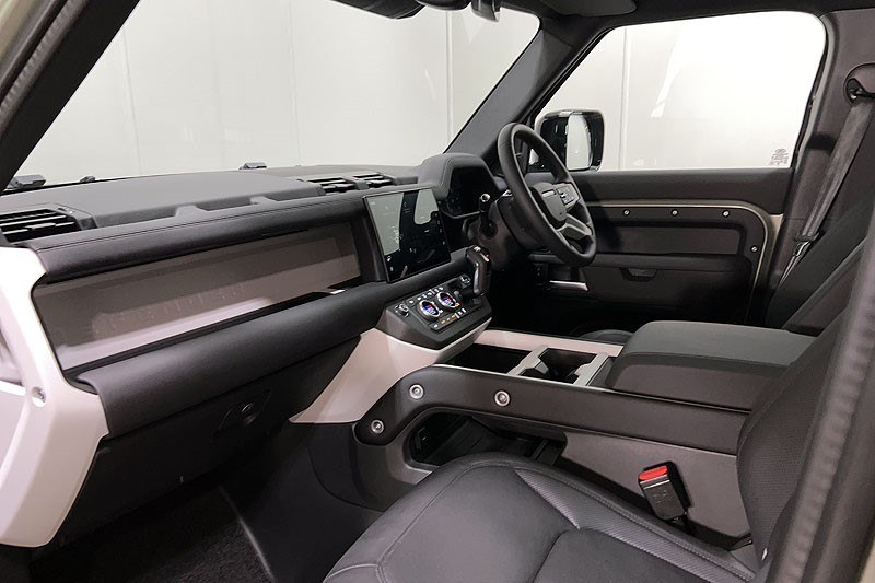 2025 (25) LAND ROVER DEFENDER 3.0 D350 X-Dynamic SE 110 5dr Auto 5118727