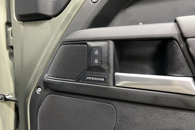 2025 (25) LAND ROVER DEFENDER 3.0 D350 X-Dynamic SE 110 5dr Auto 5118702