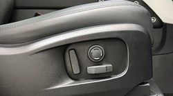 2025 (25) LAND ROVER DEFENDER 3.0 D350 X-Dynamic SE 110 5dr Auto 5118705