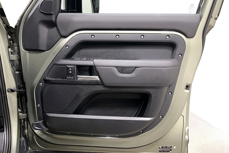 2025 (25) LAND ROVER DEFENDER 3.0 D350 X-Dynamic SE 110 5dr Auto 5118701