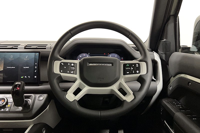 2025 (25) LAND ROVER DEFENDER 3.0 D350 X-Dynamic SE 110 5dr Auto 5118699