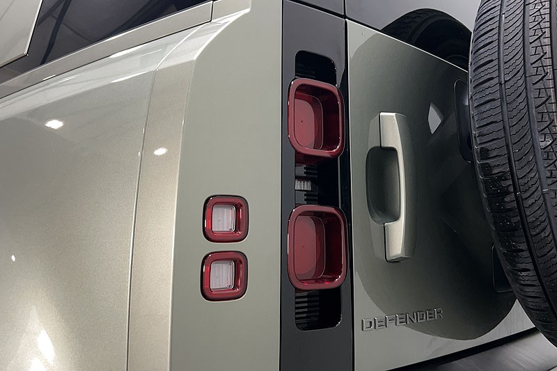 2025 (25) LAND ROVER DEFENDER 3.0 D350 X-Dynamic SE 110 5dr Auto 5118739