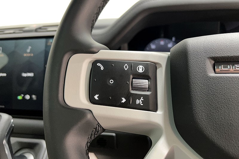 2025 (25) LAND ROVER DEFENDER 3.0 D350 X-Dynamic SE 110 5dr Auto 5118711