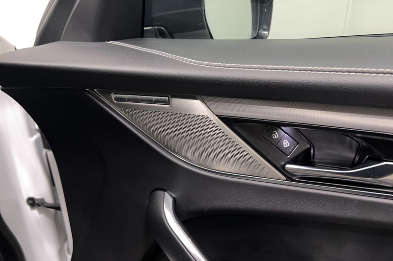 2022 (22) JAGUAR F-PACE 3.0 D300 R-Dynamic SE 5dr Auto AWD 5092573