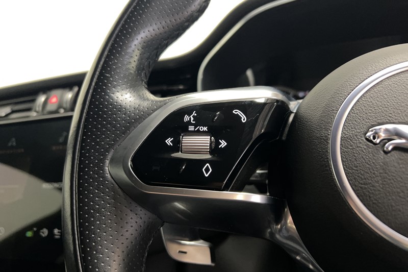 2022 (22) JAGUAR F-PACE 3.0 D300 R-Dynamic SE 5dr Auto AWD 5092579