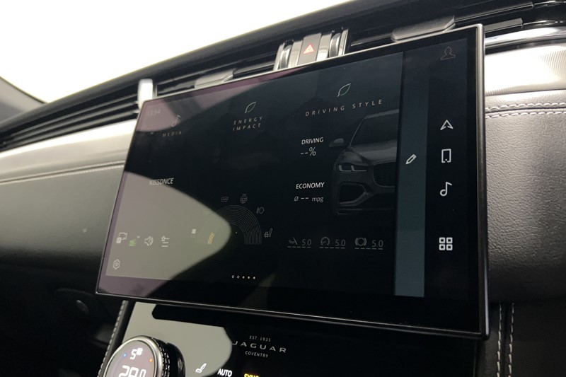 2022 (22) JAGUAR F-PACE 3.0 D300 R-Dynamic SE 5dr Auto AWD 5092585