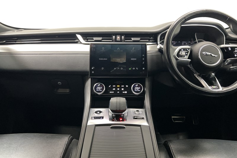 2022 (22) JAGUAR F-PACE 3.0 D300 R-Dynamic SE 5dr Auto AWD 5092568