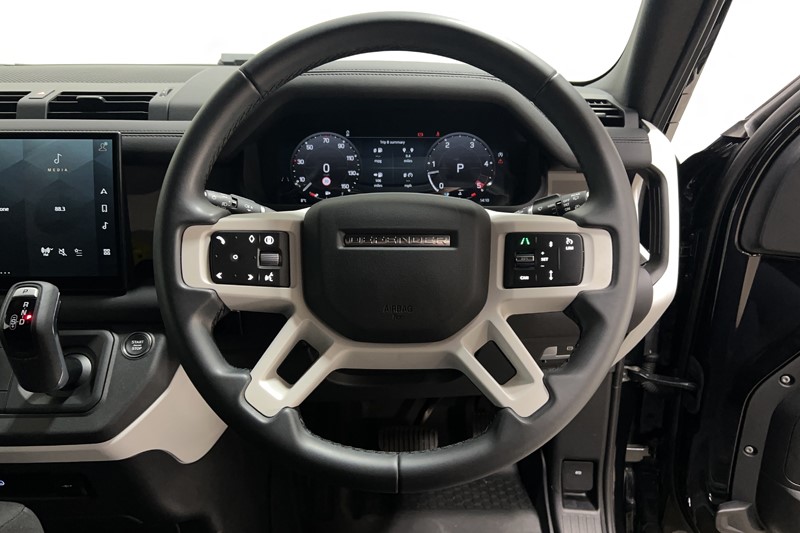 2025 (25) LAND ROVER COMMERCIAL DEFENDER 3.0 D250 Hard Top S Auto [3 Seat] 5092488
