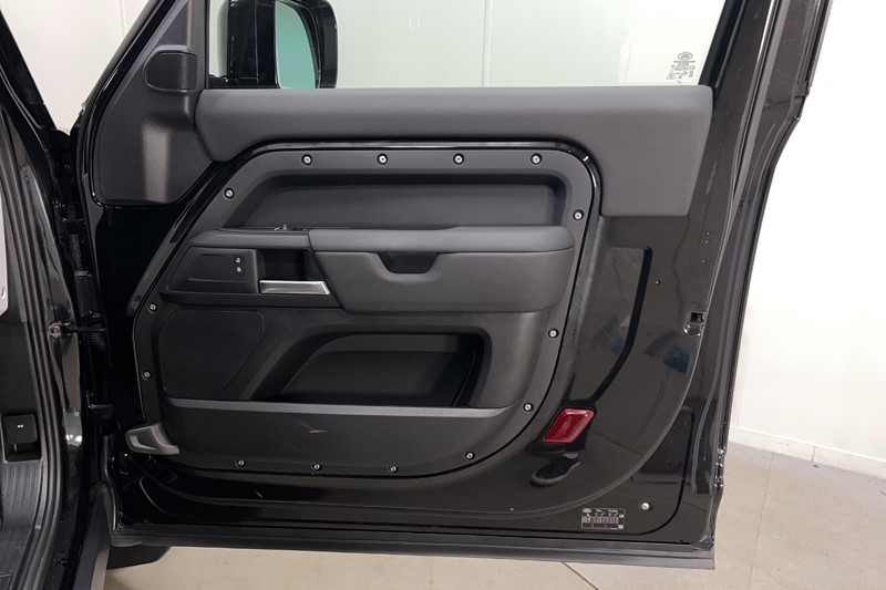 2025 (25) LAND ROVER COMMERCIAL DEFENDER 3.0 D250 Hard Top S Auto [3 Seat] 5092480