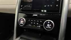 2021 (21) LAND ROVER DISCOVERY 3.0 D300 R-Dynamic HSE 5dr Auto 5815264