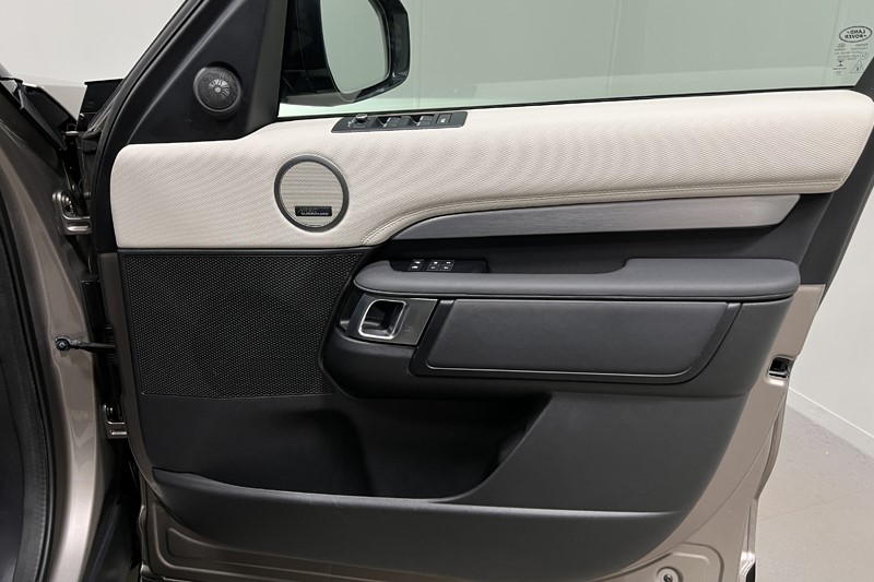 2021 (21) LAND ROVER DISCOVERY 3.0 D300 R-Dynamic HSE 5dr Auto 5815283