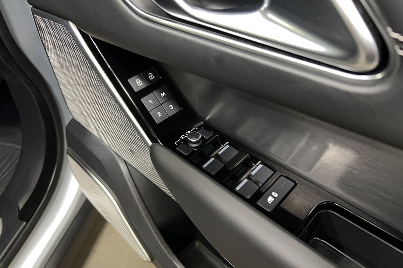 2022 (22) LAND ROVER RANGE ROVER VELAR 2.0 D200 R-Dynamic HSE 5dr Auto 5125030