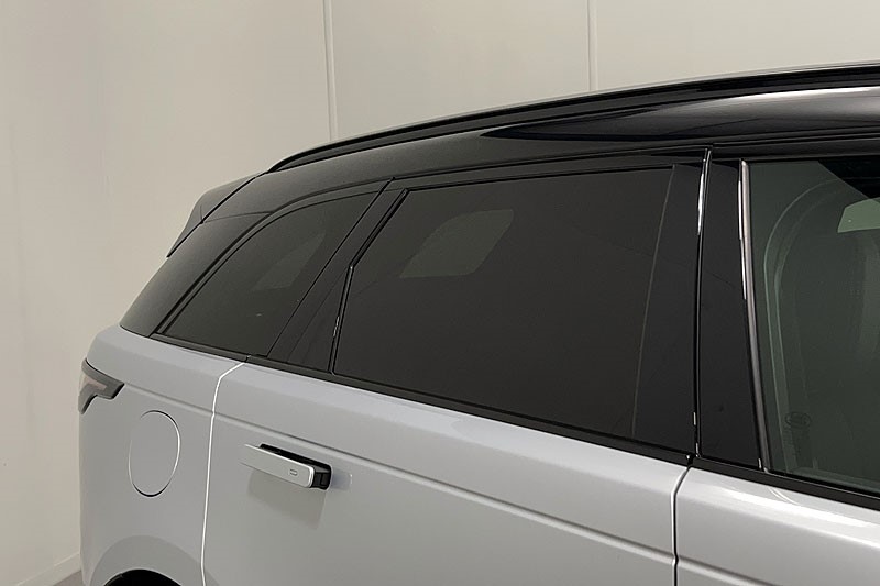 2022 (22) LAND ROVER RANGE ROVER VELAR 2.0 D200 R-Dynamic HSE 5dr Auto 5125068