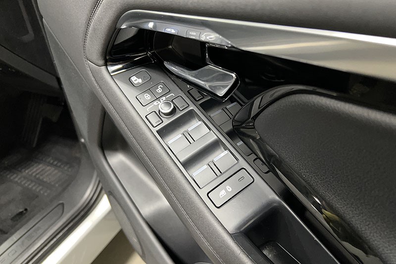 2019 (69) LAND ROVER RANGE ROVER EVOQUE 2.0 D180 SE 5dr Auto 5187526