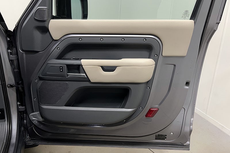 2021 (71) LAND ROVER DEFENDER 3.0 D250 X-Dynamic S 90 3dr Auto 5150837