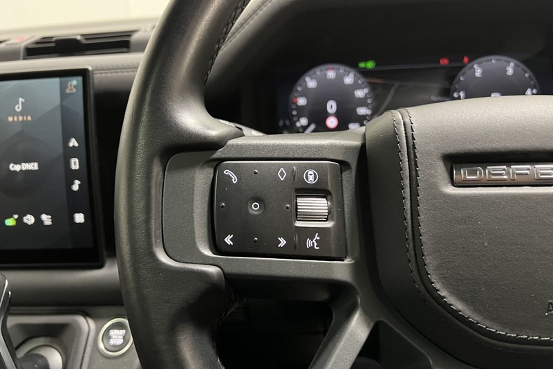 2025 (25) LAND ROVER DEFENDER 3.0 D350 X-Dynamic HSE 110 5dr Auto 5163153