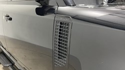2025 (25) LAND ROVER DEFENDER 3.0 D350 X-Dynamic HSE 110 5dr Auto 5163182