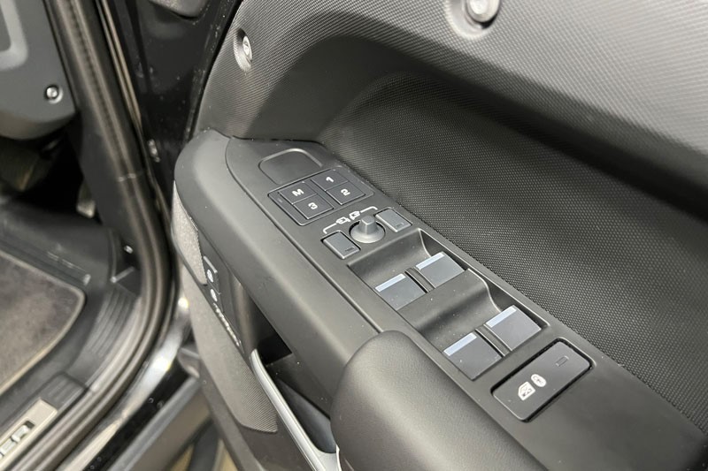 2025 (25) LAND ROVER DEFENDER 3.0 D350 X-Dynamic HSE 110 5dr Auto 5163146