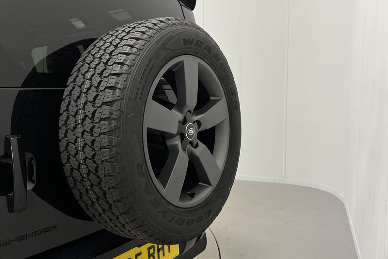 2025 (25) LAND ROVER DEFENDER 3.0 D350 X-Dynamic HSE 110 5dr Auto 5163177