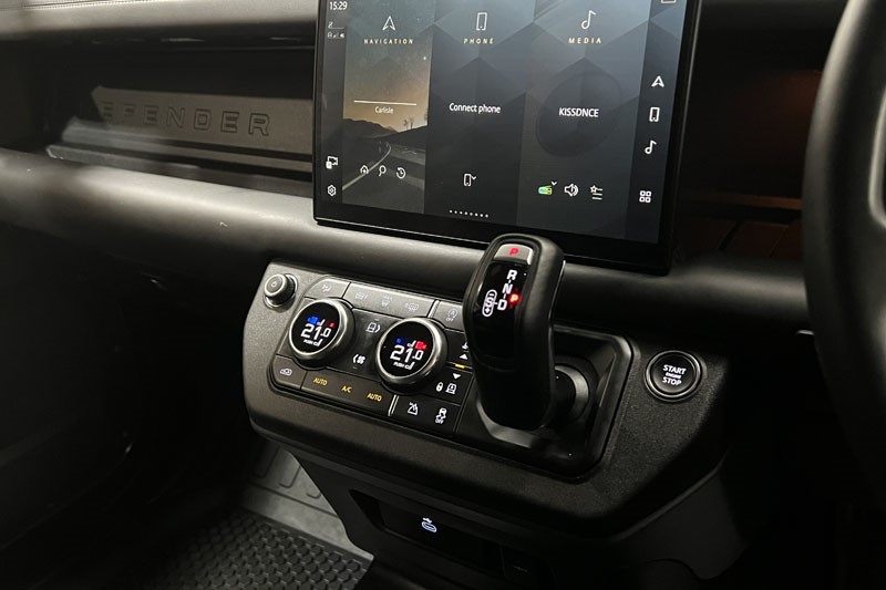 2024 (74) LAND ROVER COMMERCIAL DEFENDER 3.0 D350 Hard Top X-Dynamic HSE Auto [3 Seat] 5123324