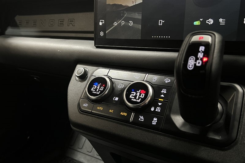 2024 (74) LAND ROVER COMMERCIAL DEFENDER 3.0 D350 Hard Top X-Dynamic HSE Auto [3 Seat] 5123323