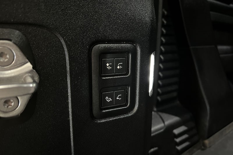 2024 (74) LAND ROVER COMMERCIAL DEFENDER 3.0 D350 Hard Top X-Dynamic HSE Auto [3 Seat] 5123339