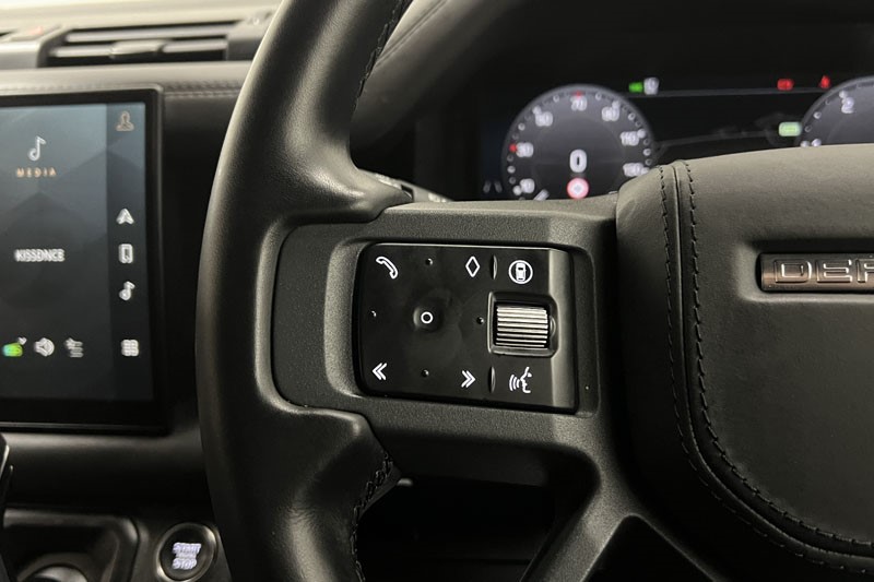 2024 (74) LAND ROVER COMMERCIAL DEFENDER 3.0 D350 Hard Top X-Dynamic HSE Auto [3 Seat] 5123318