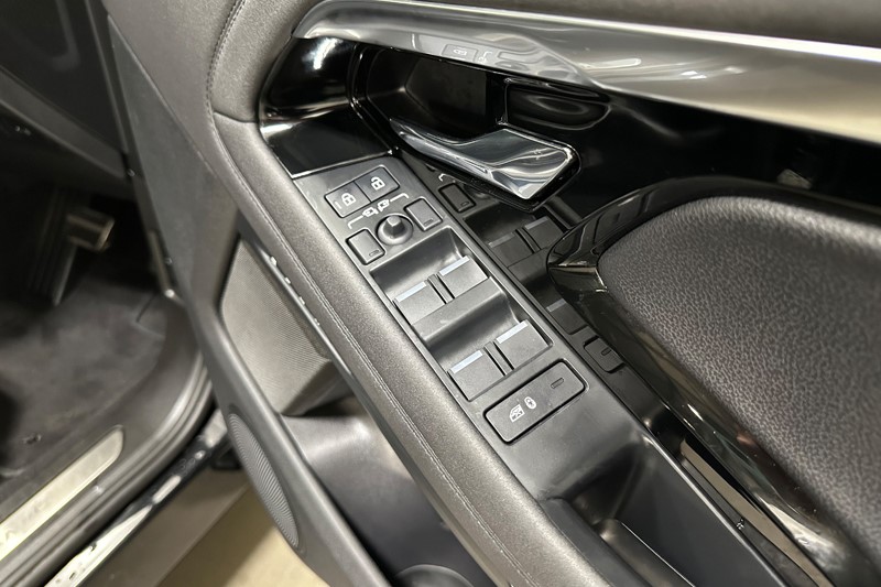 2022 (22) LAND ROVER RANGE ROVER EVOQUE 2.0 D200 R-Dynamic SE 5dr Auto 5122104