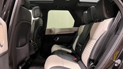 2024 (24) LAND ROVER DISCOVERY 3.0 D300 Dynamic SE 5dr Auto 5187814