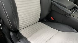 2024 (24) LAND ROVER DISCOVERY 3.0 D300 Dynamic SE 5dr Auto 5187828