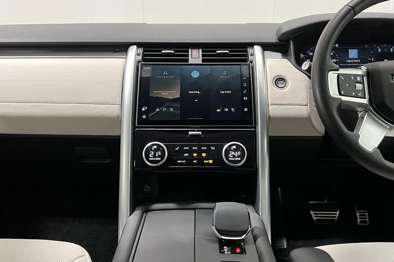 2024 (24) LAND ROVER DISCOVERY 3.0 D300 Dynamic SE 5dr Auto 5187820