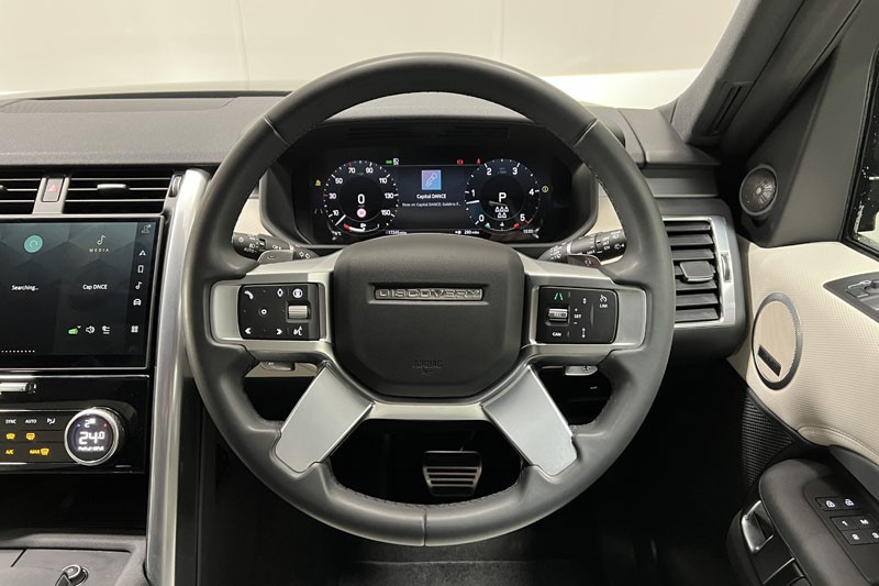 2024 (24) LAND ROVER DISCOVERY 3.0 D300 Dynamic SE 5dr Auto 5187821